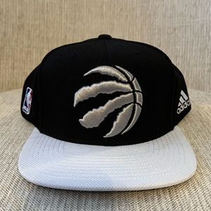 NWOT Adidas Toronto Raptors SnapBack